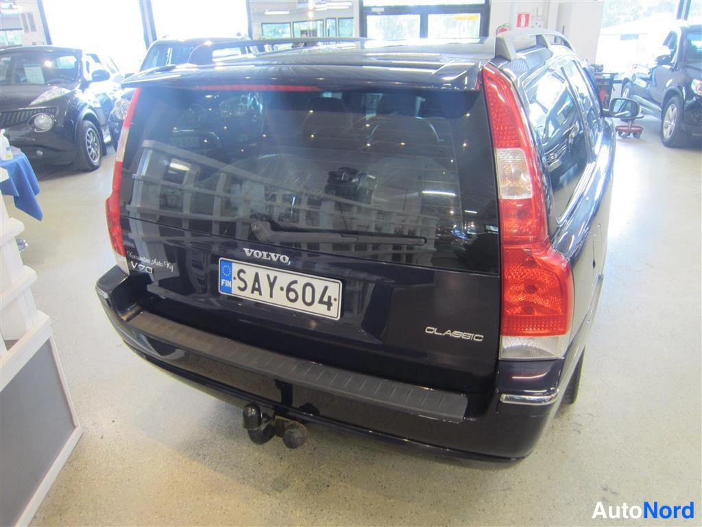 Sininen Volvo V70 2006, takaa, kuva 6