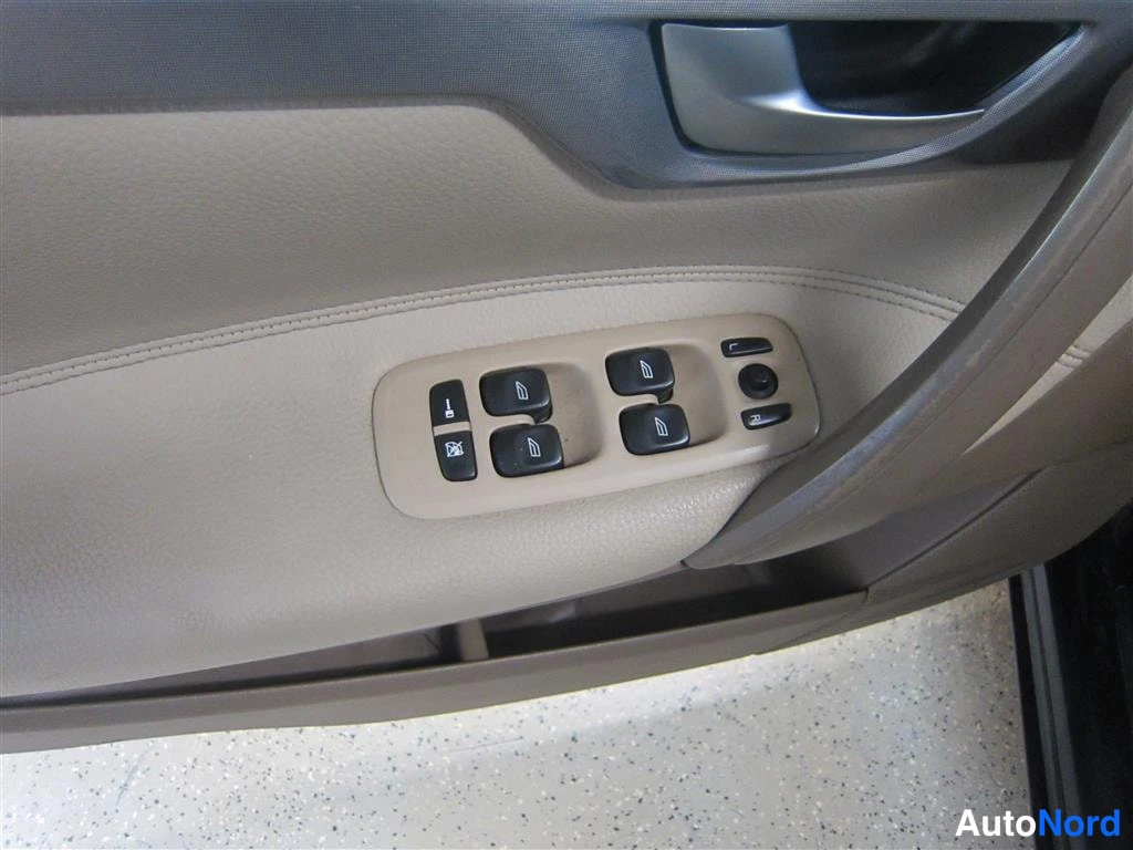 Sininen Volvo V70 2006, yksityiskohta, kuva 14