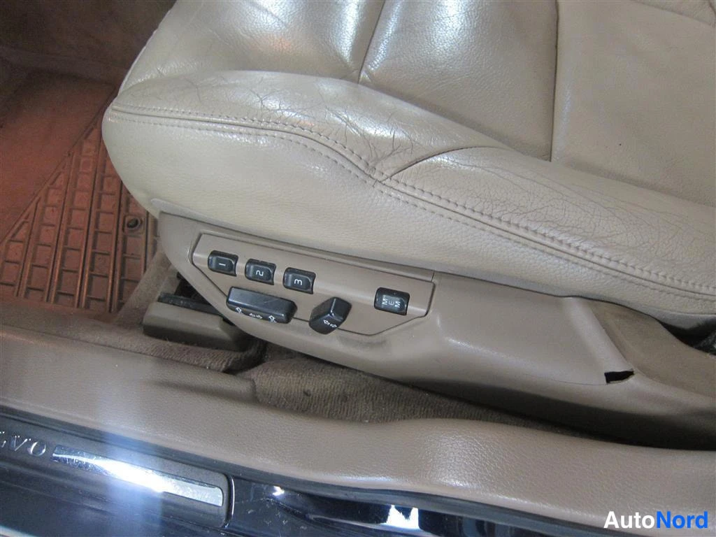 Sininen Volvo V70 2006, yksityiskohta, kuva 15