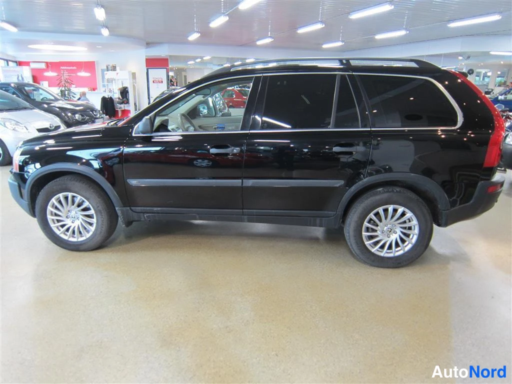 Musta Volvo XC90 2004, takaviisto, kuva 4