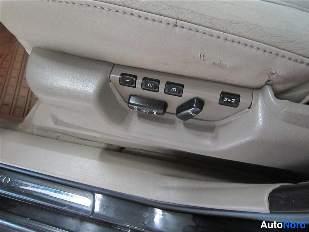 Musta Volvo XC90 2004, yksityiskohta, kuva 15