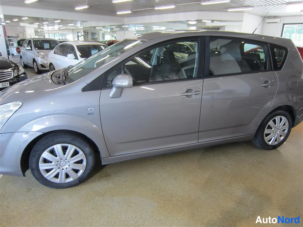 Beige Toyota Corolla Verso 2005, etuviisto, keula vasemmalle, kuva 2