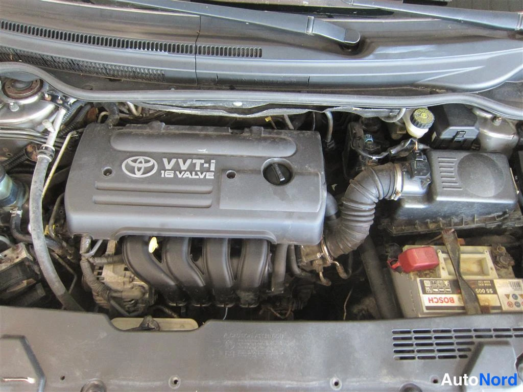 Beige Toyota Corolla Verso 2005, moottoritila, kuva 17
