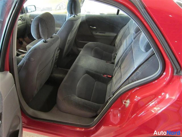 Punainen Renault Laguna 2001, takaistuimet, kuva 7