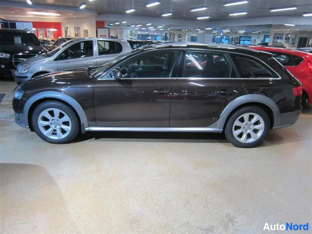Beige Audi A4 Allroad 2010, sivulta, kuva 4