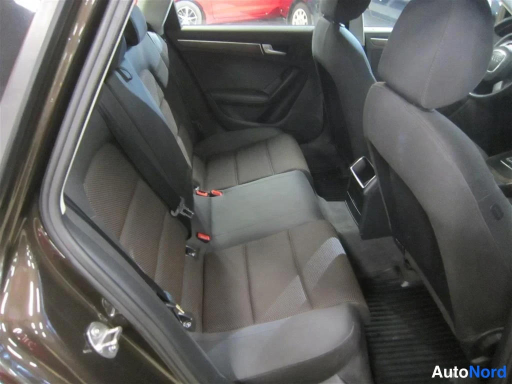 Beige Audi A4 Allroad 2010, takaistuimet, kuva 13