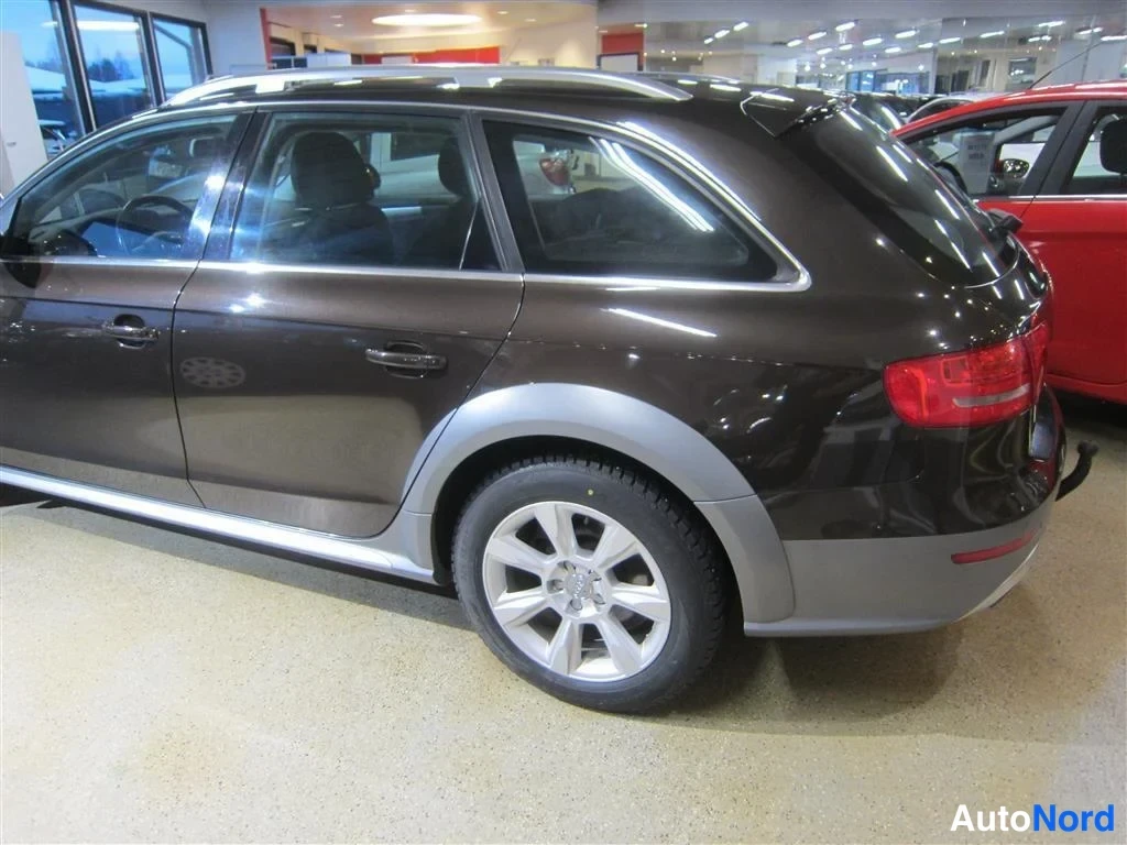 Beige Audi A4 Allroad 2010, takaviisto, kuva 6