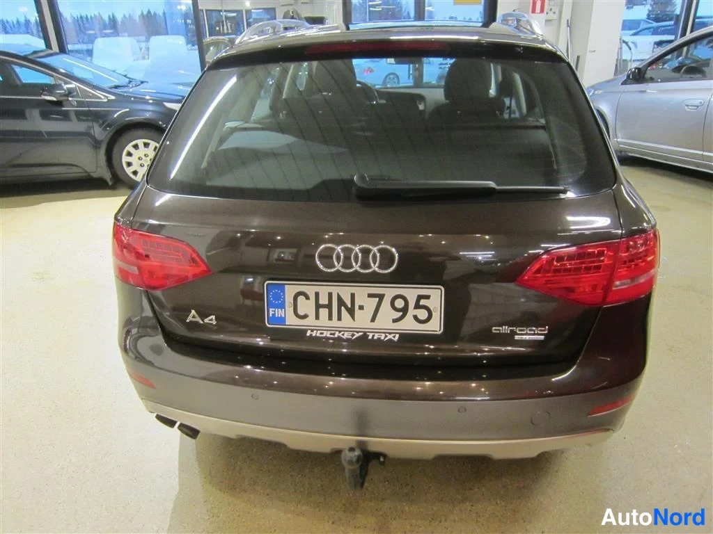 Beige Audi A4 Allroad 2010, takaa, kuva 7