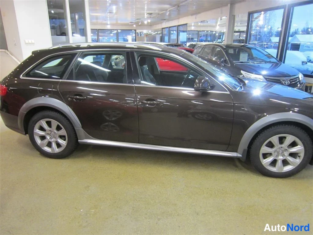Beige Audi A4 Allroad 2010, sivulta, kuva 5