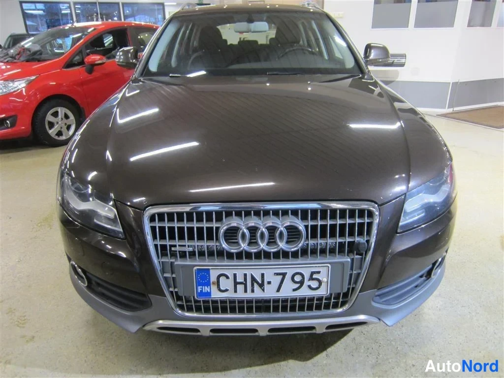 Beige Audi A4 Allroad 2010, edestä, kuva 3