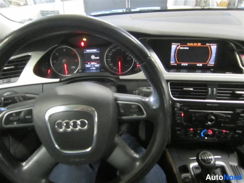 Beige Audi A4 Allroad 2010, ohjaamo, kuva 11