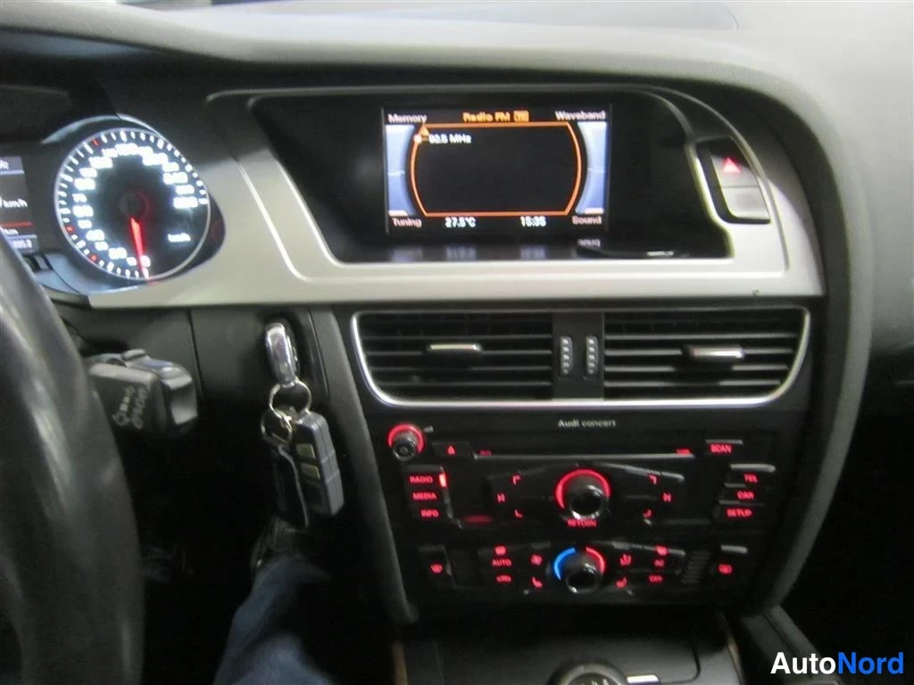 Beige Audi A4 Allroad 2010, ohjaamo, kuva 9