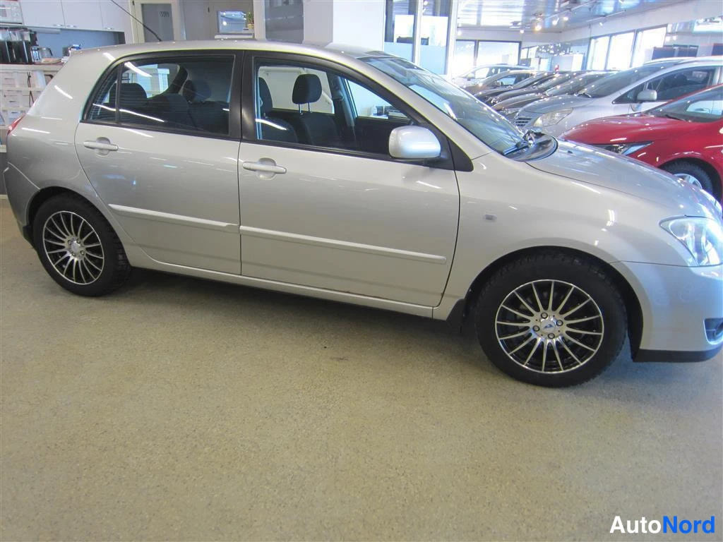 Hopea Toyota Corolla 2005, etuviisto, keula oikealle, kuva 2