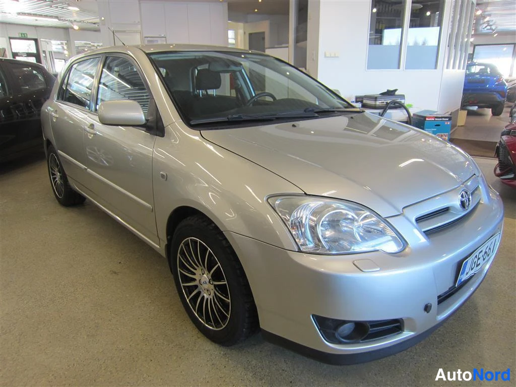 Hopea Toyota Corolla 2005, etuviisto, keula oikealle, kuva 3