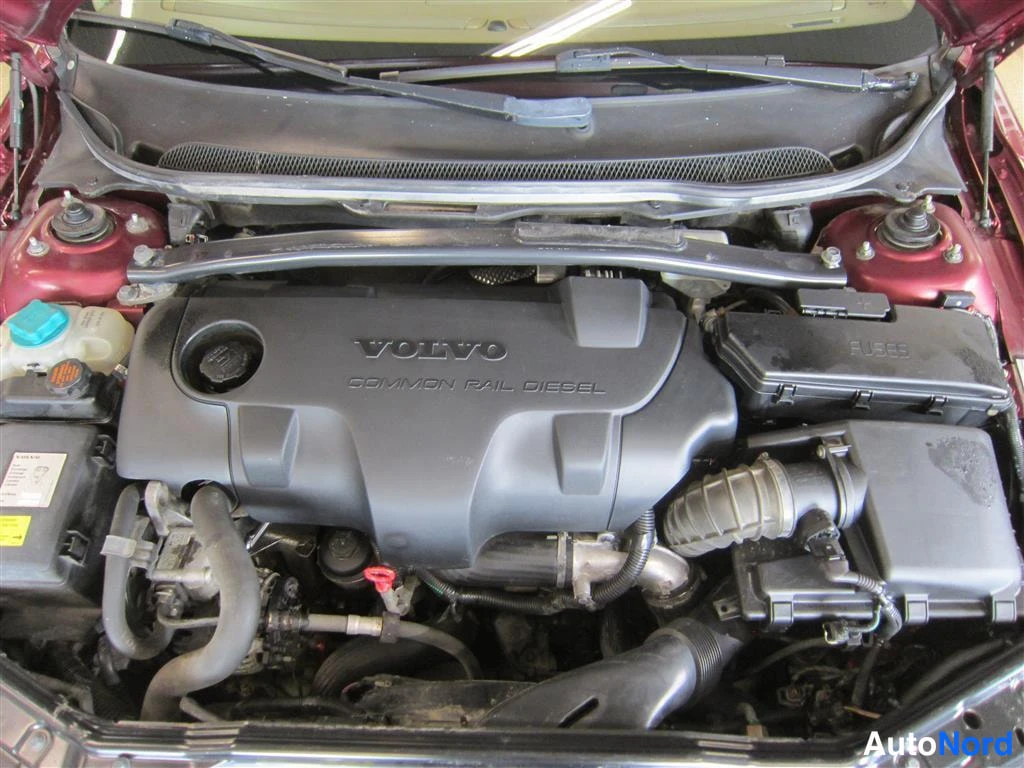 Punainen Volvo V70 2003, kuva 18
