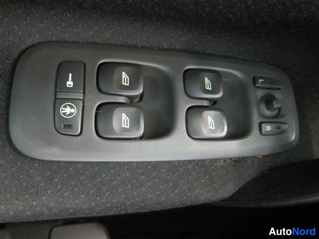 Vihreä Volvo S60 2003, yksityiskohta, kuva 19