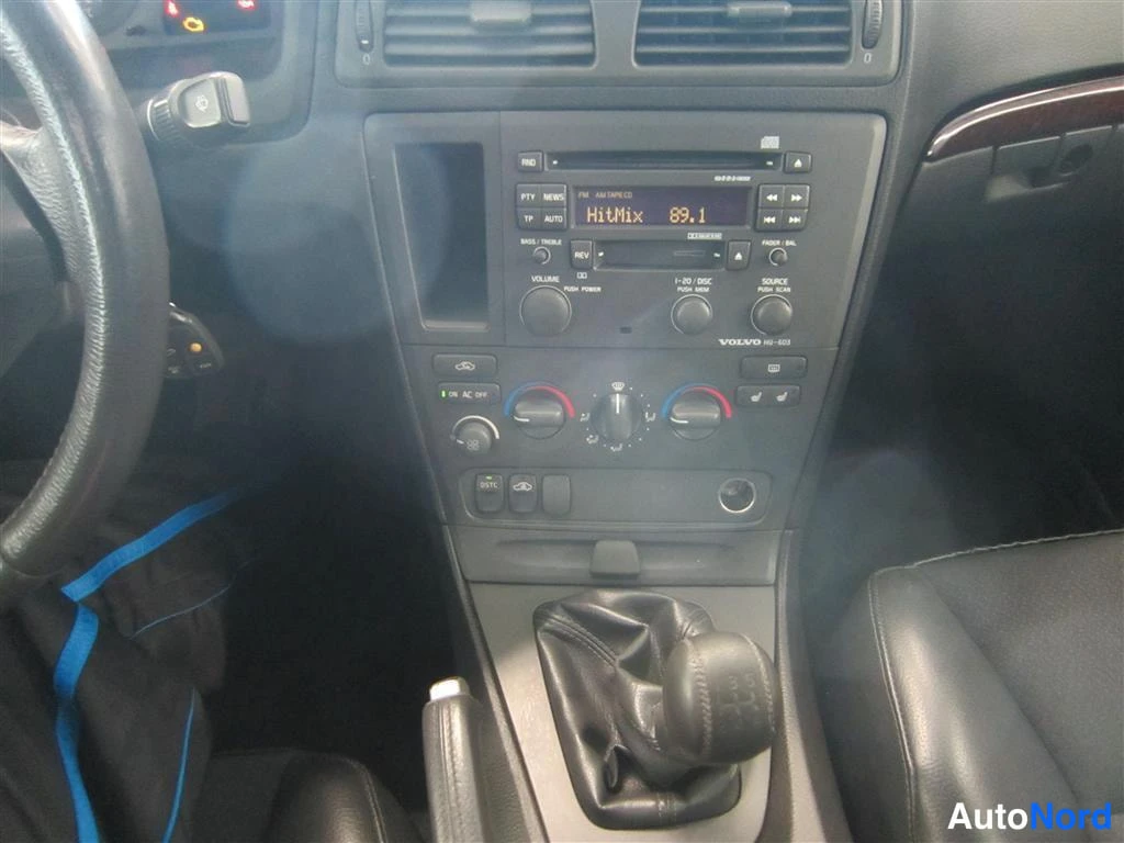 Vihreä Volvo S60 2003, ohjaamo, kuva 9