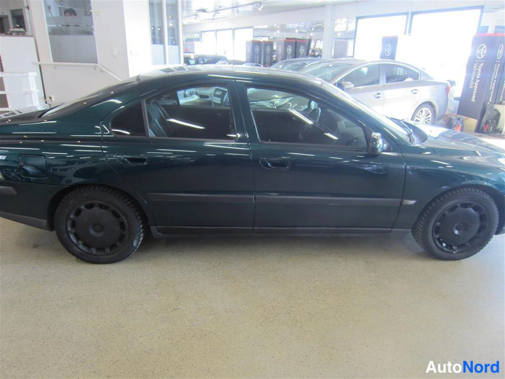 Vihreä Volvo S60 2003, sivulta, kuva 5