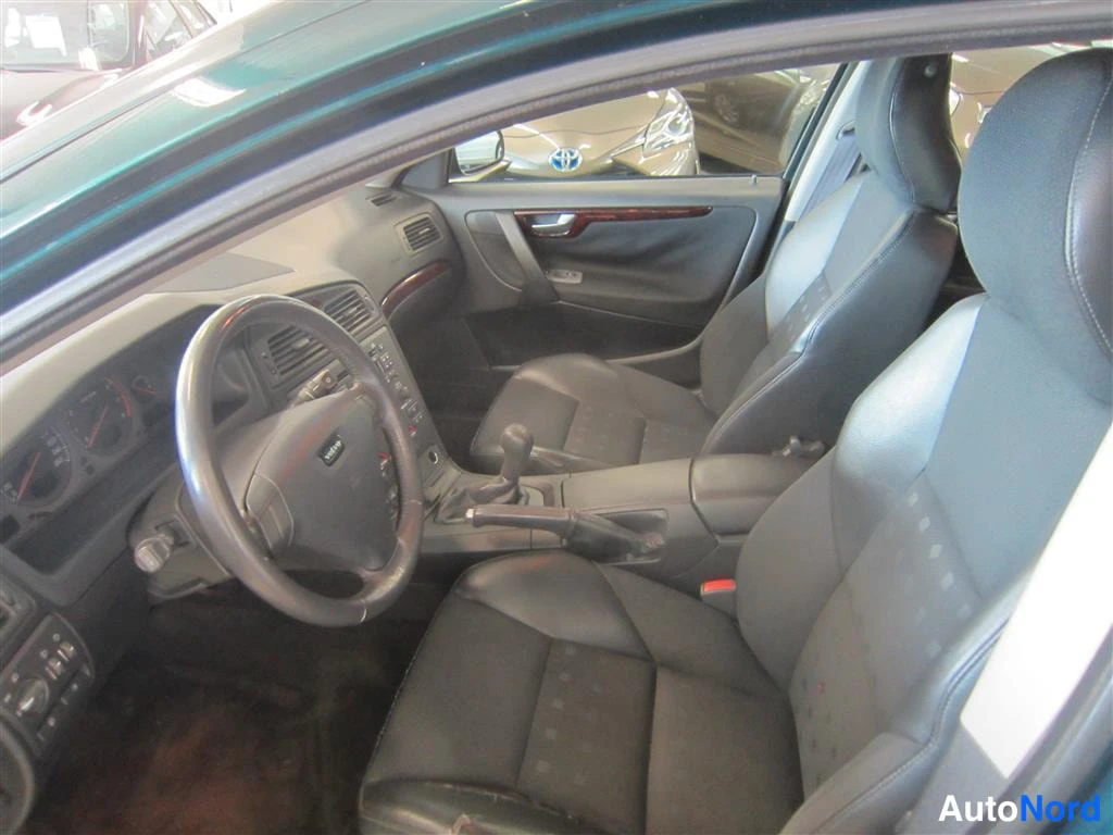 Vihreä Volvo S60 2003, ohjaamo, kuva 10