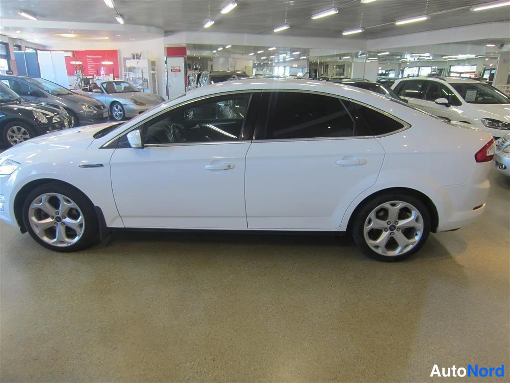 Valkoinen Ford Mondeo 2010, sivulta, kuva 5