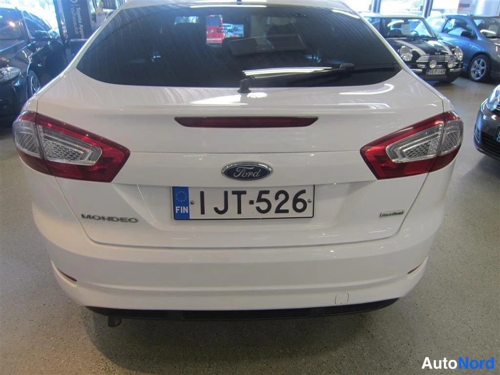 Valkoinen Ford Mondeo 2010, takaa, kuva 8