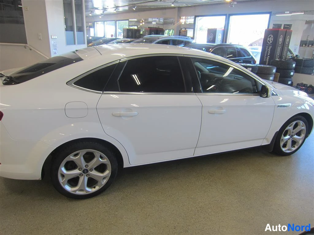Valkoinen Ford Mondeo 2010, sivulta, kuva 4