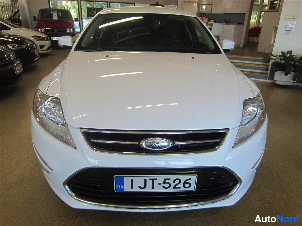 Valkoinen Ford Mondeo 2010, edestä, kuva 3