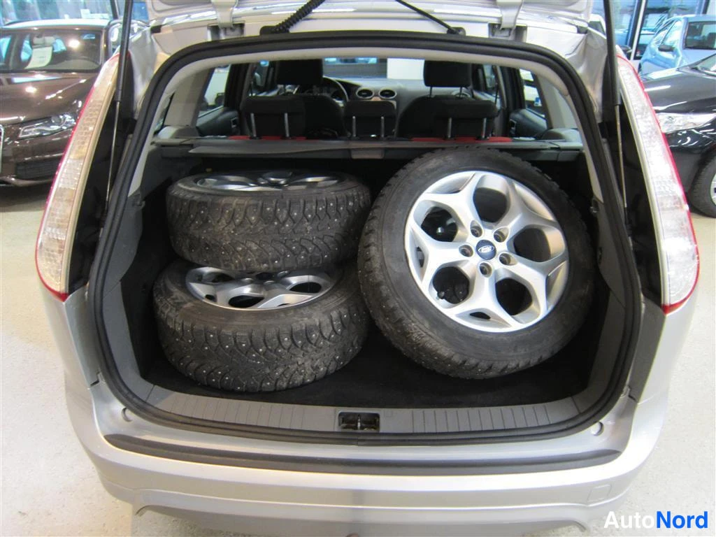 Hopea Ford Focus 2009, tavaratila, kuva 11
