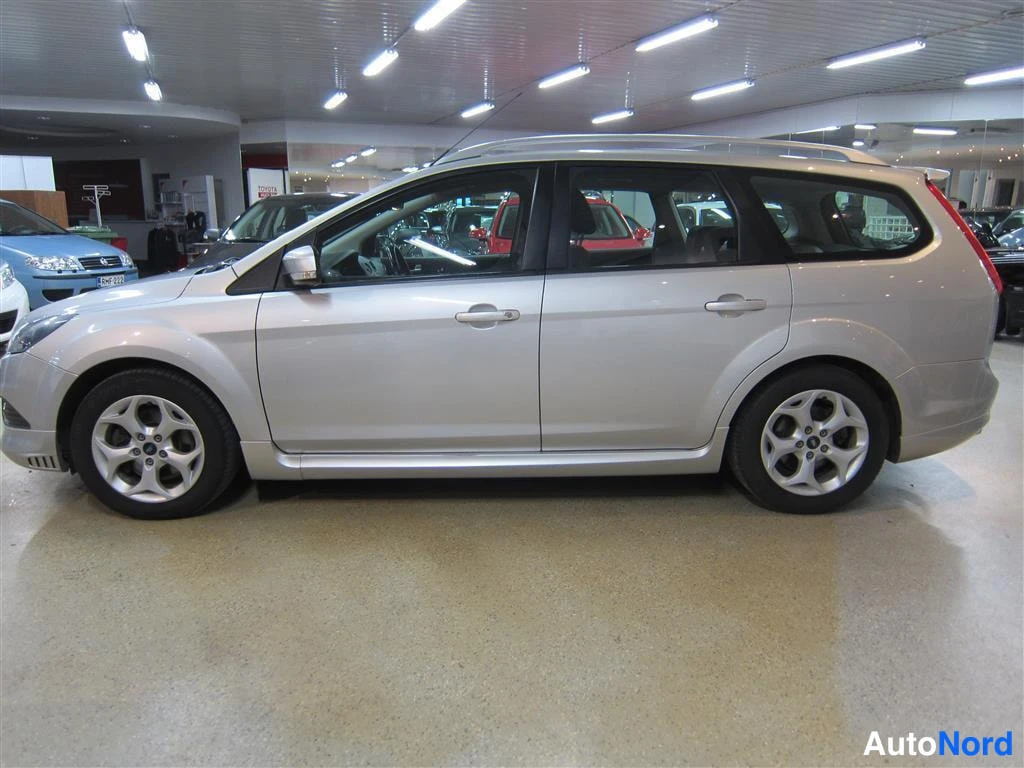 Hopea Ford Focus 2009, etuviisto, keula vasemmalle, kuva 2