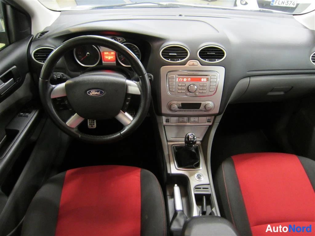 Hopea Ford Focus 2009, ohjaamo, kuva 7