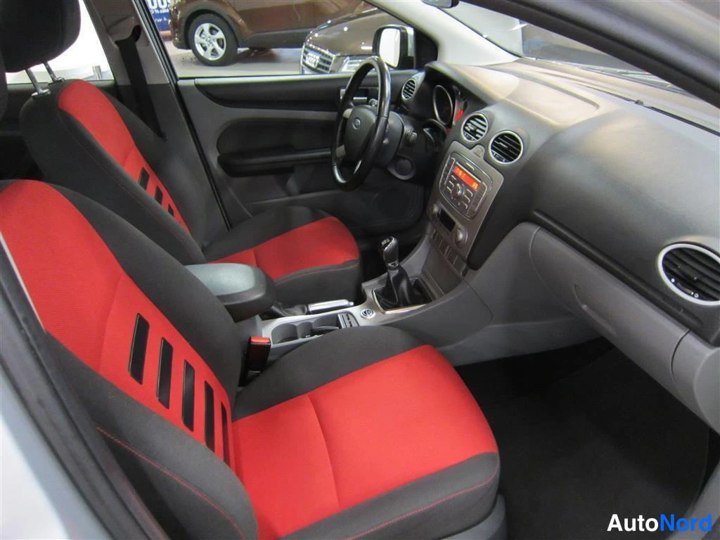 Hopea Ford Focus 2009, etuistuimet, kuva 8