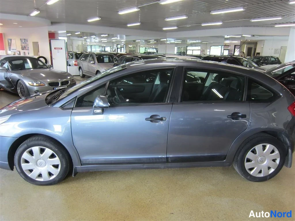 Harmaa Citroen C4 2007, sivulta, kuva 4