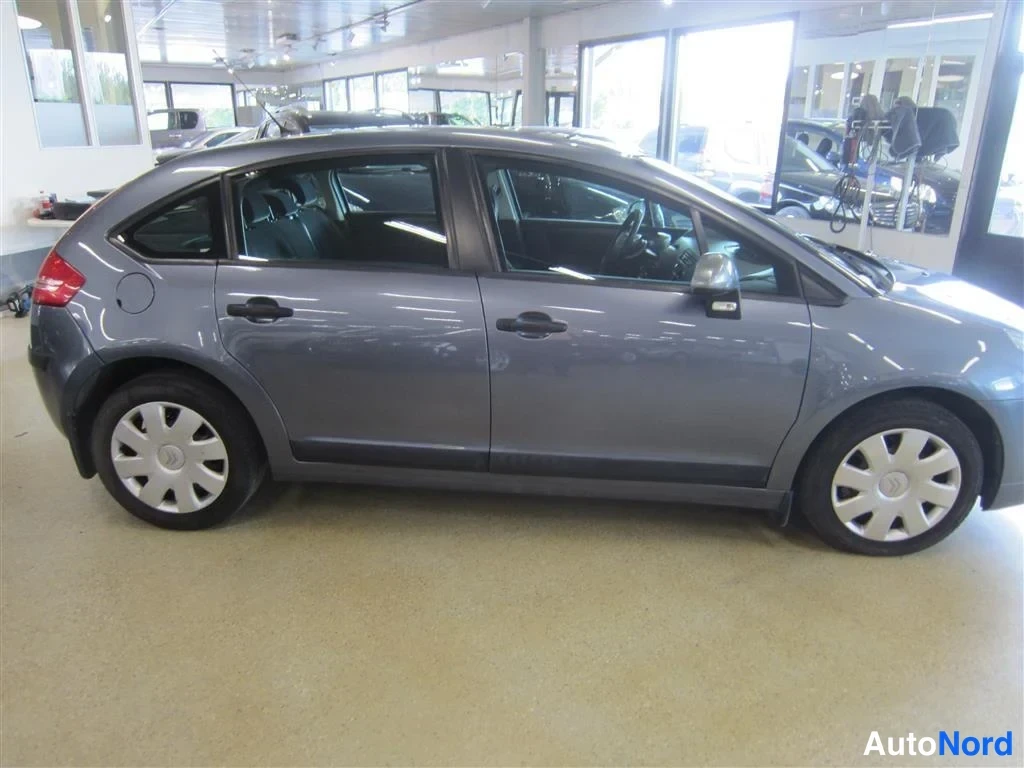 Harmaa Citroen C4 2007, sivulta, kuva 5