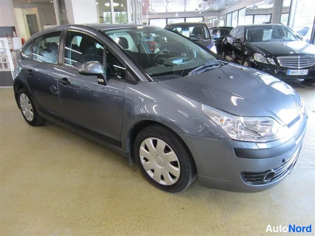 Harmaa Citroen C4 2007, etuviisto, keula oikealle, kuva 2