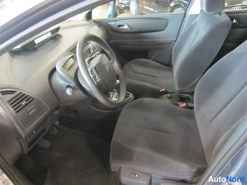 Harmaa Citroen C4 2007, ohjaamo, kuva 8