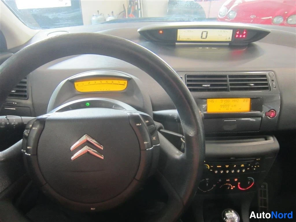 Harmaa Citroen C4 2007, ohjaamo, kuva 9
