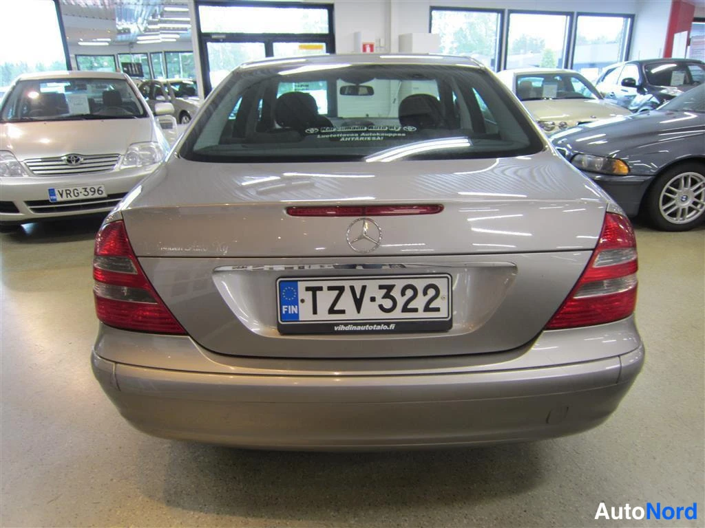 Harmaa Mercedes-benz E 2006, takaa, kuva 4
