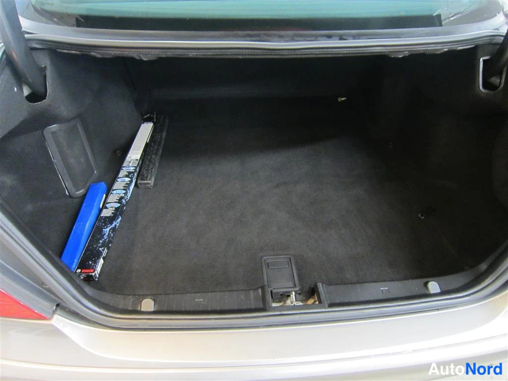 Harmaa Mercedes-benz E 2006, tavaratila, kuva 10