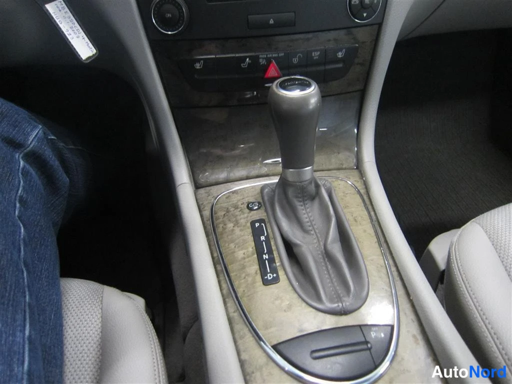 Harmaa Mercedes-benz E 2007, yksityiskohta, kuva 18