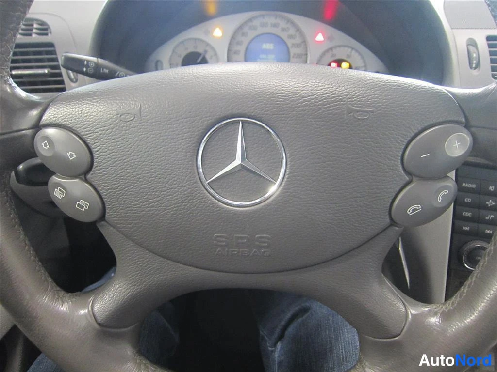 Harmaa Mercedes-benz E 2007, yksityiskohta, kuva 19
