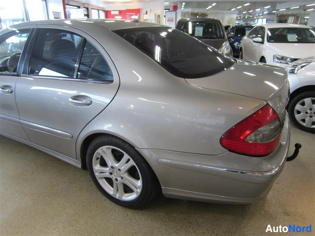 Harmaa Mercedes-benz E 2007, takaviisto, kuva 6