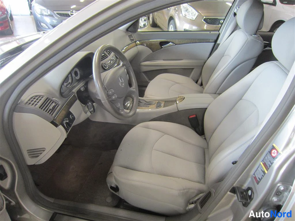Harmaa Mercedes-benz E 2007, etuistuimet, kuva 11