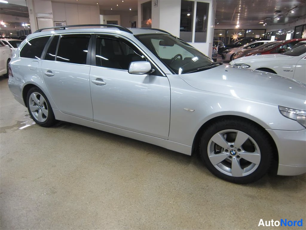 Hopea BMW 530d xDrive 2006, etuviisto, keula oikealle, kuva 2