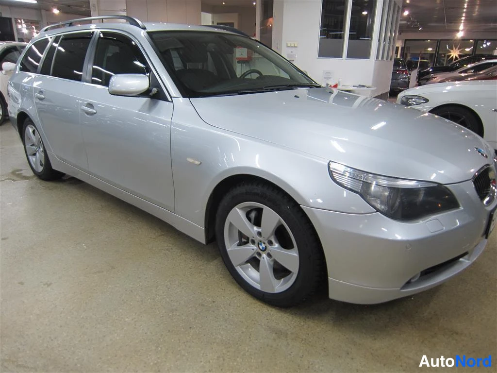 Hopea BMW 530d xDrive 2006, etuviisto, keula oikealle, kuva 3