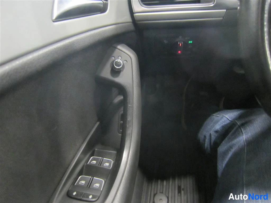 Musta Audi A6 2012, yksityiskohta, kuva 18