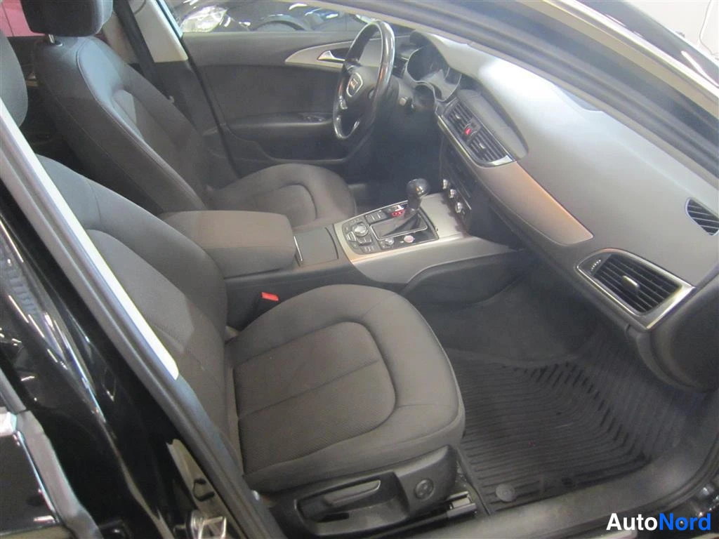 Musta Audi A6 2012, ohjaamo, kuva 9