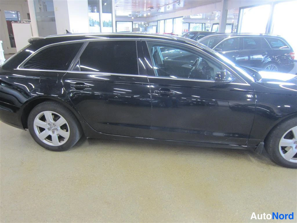 Musta Audi A6 2012, sivulta, kuva 4