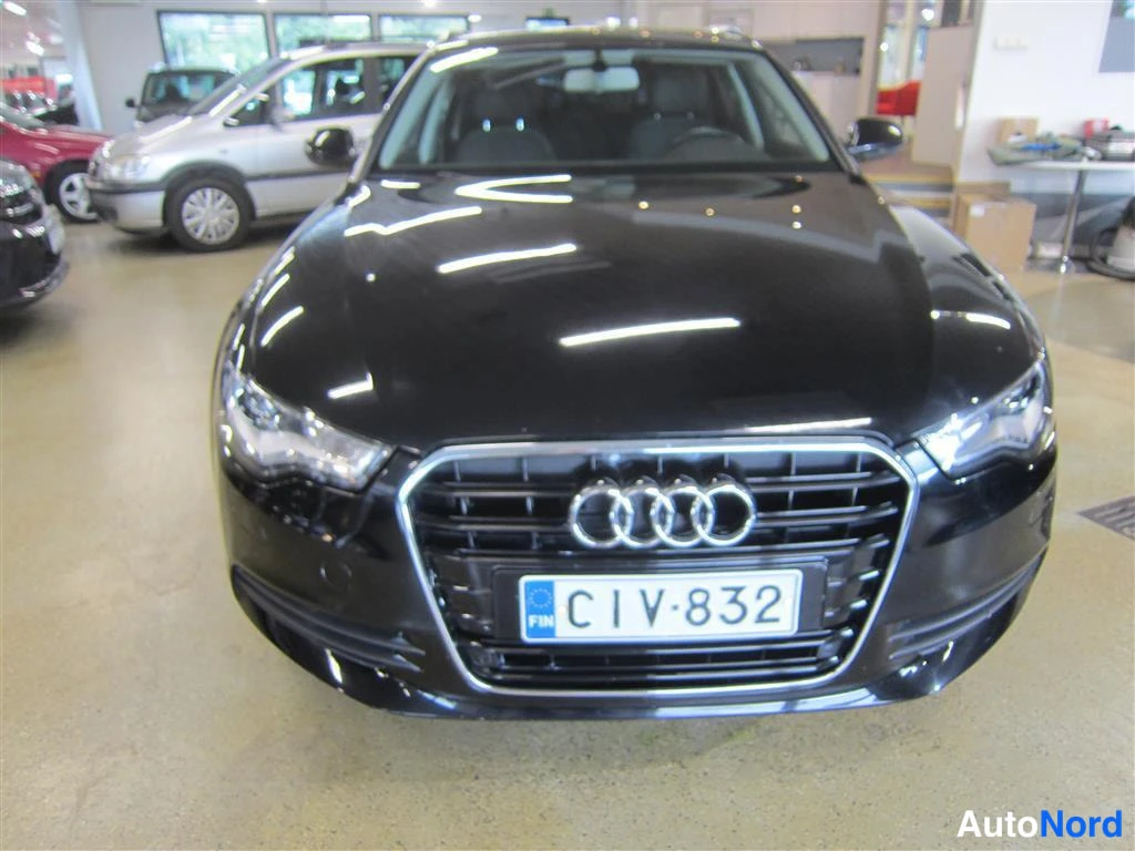 Musta Audi A6 2012, edestä, kuva 3