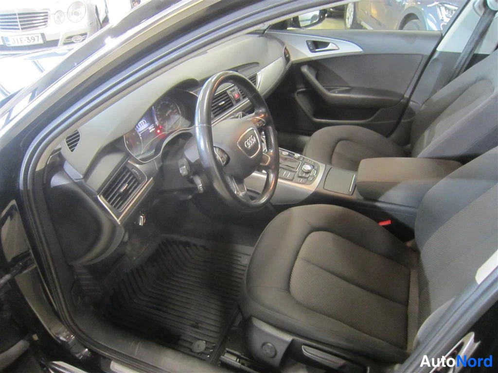 Musta Audi A6 2012, ohjaamo, kuva 7