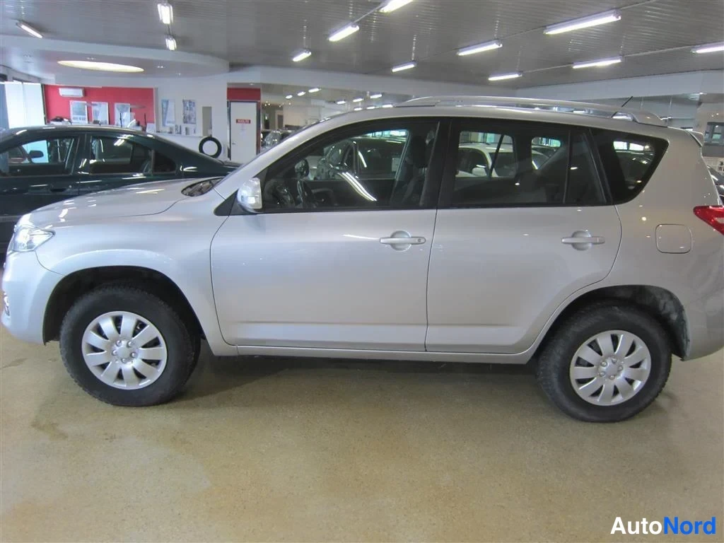 Hopea Toyota RAV4 2010, sivulta, kuva 4